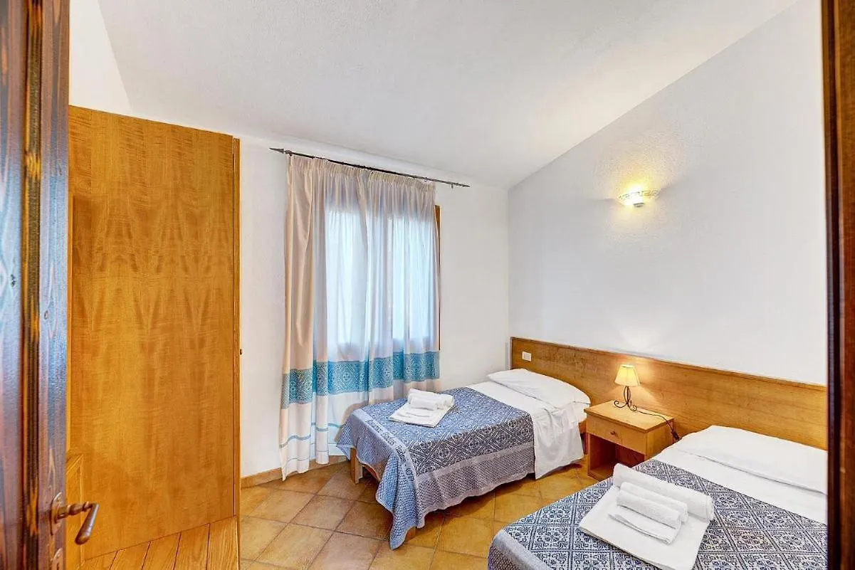 The Fantastic Residenza Badus Two Bedroom Sleeps Six Child Num0821 Badesi Lejlighed