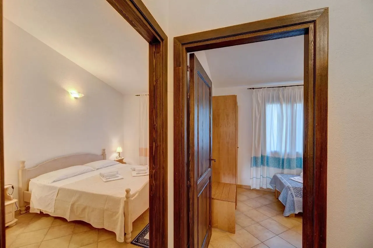 The Fantastic Residenza Badus Two Bedroom Sleeps Six Child Num0821 Badesi Italien