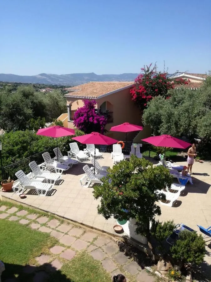 The Fantastic Residenza Badus Two Bedroom Sleeps Six Child Num0821 Badesi